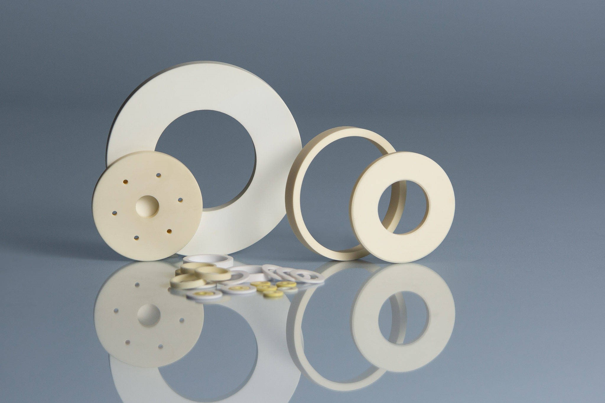 Manufacture of alumina ceramic products